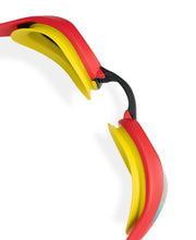 ARENA COBRA ULTRA SWIPE MIRROR GOLD LENSES - Red